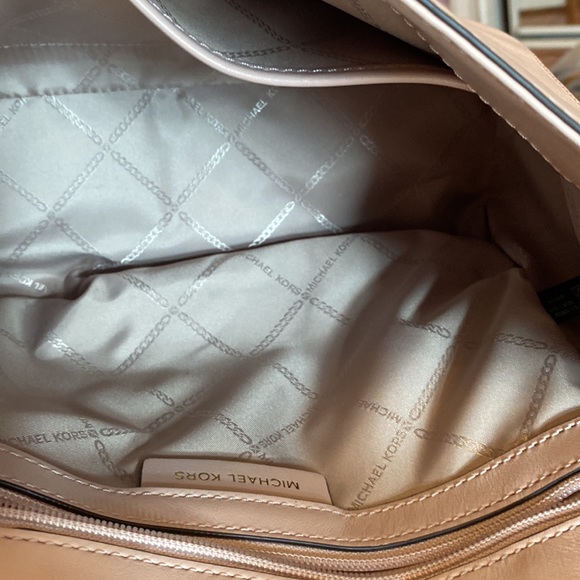Michael Kors Blush Leather Handbag very good condition Medium - Picture 5 of 10